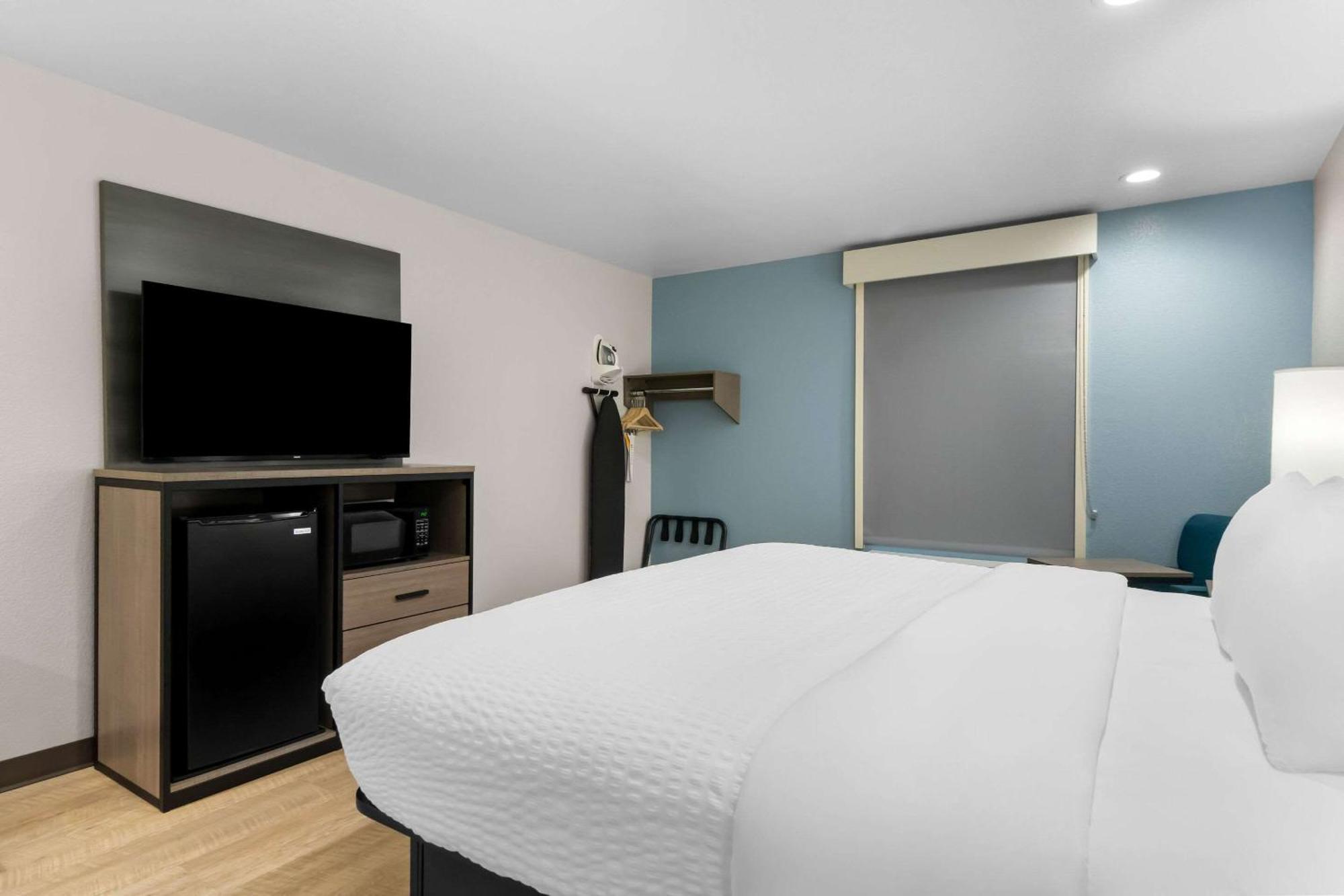 Clarion Pointe Hotel Fort Worth Exterior photo
